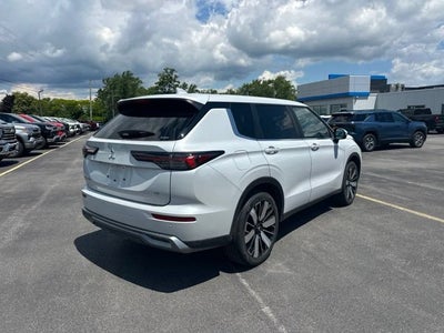 2025 Mitsubishi Outlander SE